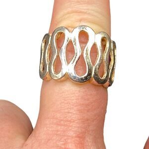 Sterling silver 925 FAS marked swirl ring significant in size see pic for size